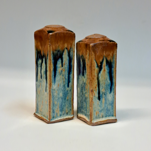 Click to view detail for #230730 Salt & Pepper Set Blue & Brown $18
